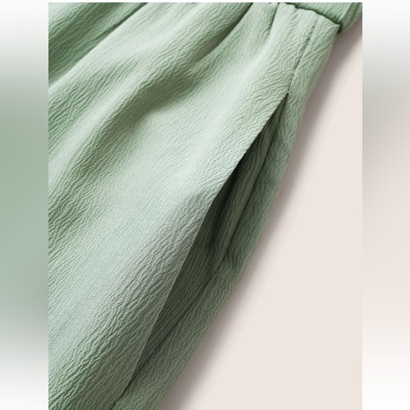 BloomChic Plus Size XL Solid Button Up Ruffle Cap Sleeve Jumpsuit us14-16 - Picture 4 of 7